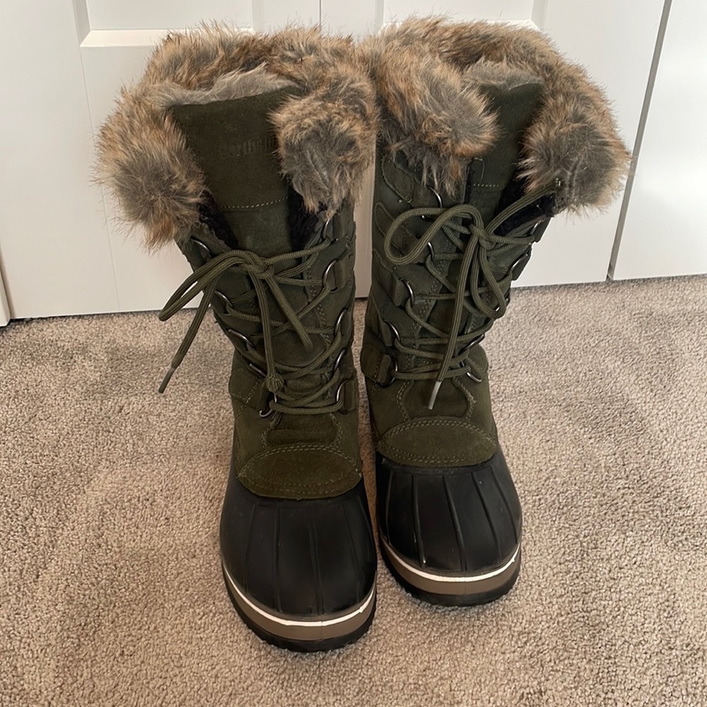 Snow boots